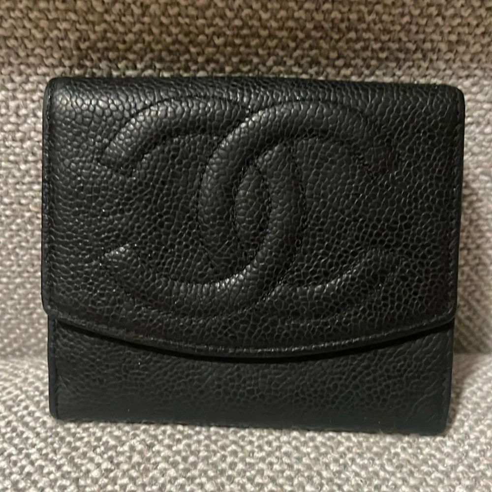 Chanel caviar bifold black wallet  Authentic